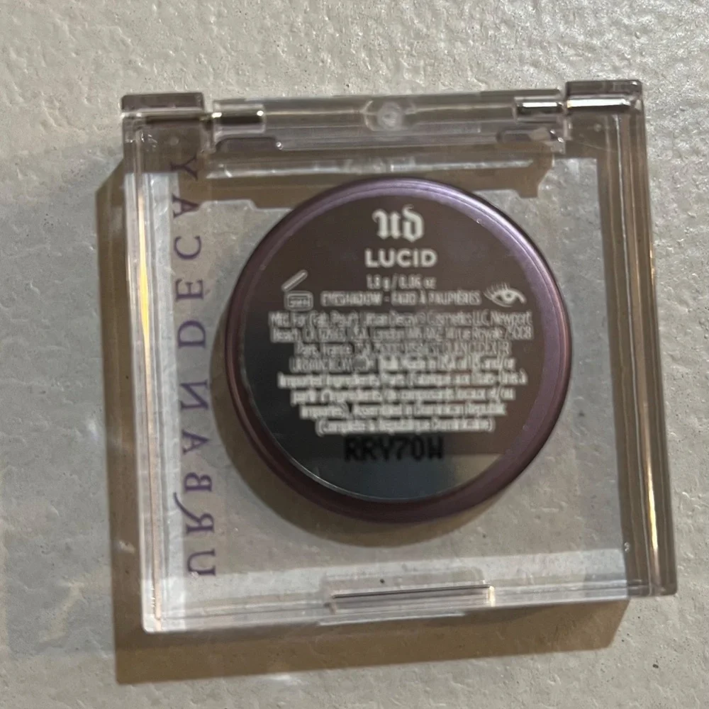 Urban Decay single shadow -Lucid-